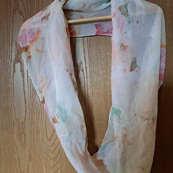 Lavello pink floral infinity scarf - Picture 4 of 9